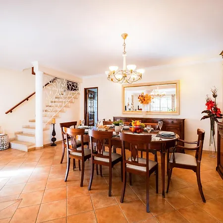 Villa For Ten People With Garden * Albufeira